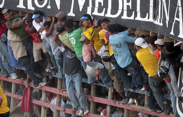 sem12feva-Z14-corrida-colombie-spectateurs.jpg