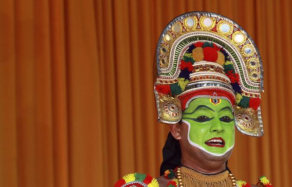 sem12feva-Z4-danseur-indien-visage-vert.jpg