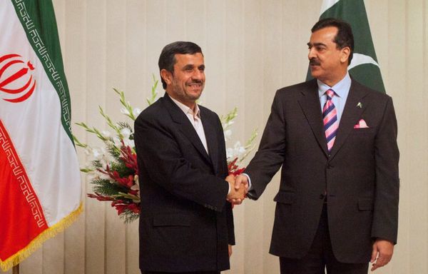 sem12feve-Z25-Mahmoud-Ahmadinejad-et-le-Premier-ministre-pa.jpg