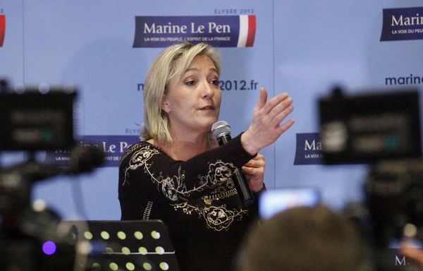 sem12fevf-Z6-Marine-Le-Pen-convention-Lille.jpg