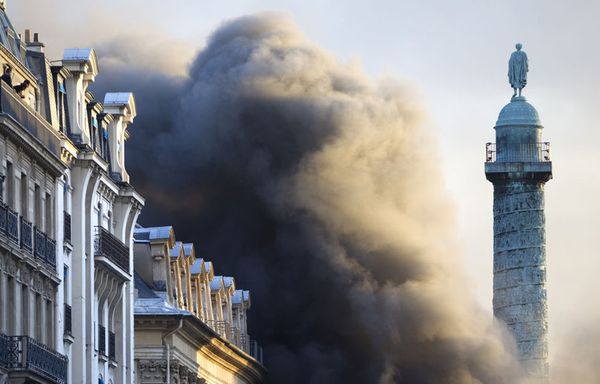 sem12marb-Z11-Place-Vendome-Paris-incendie.jpg