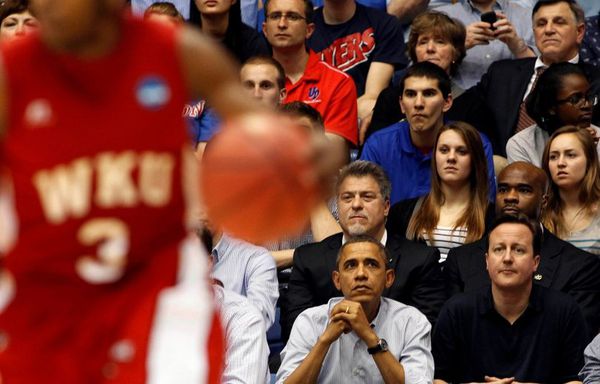 sem12mard-Z5-Obama-et-Cameron-match-basquet.jpg