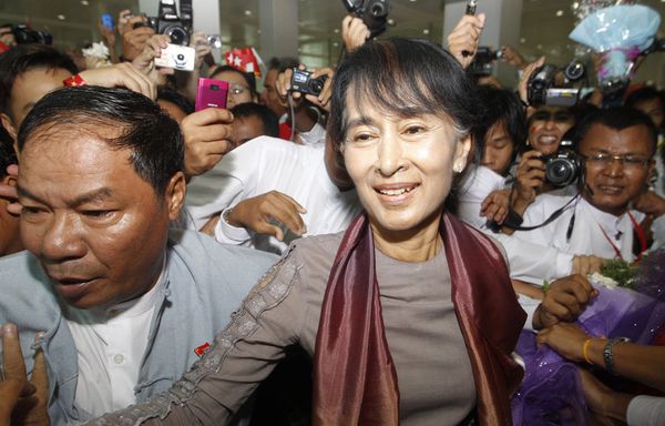 sem12juii-Z1-Retour-aung-san-suu-kyi-birmanie.jpg