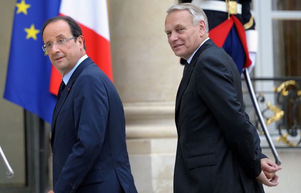 Francois-Hollande-et-Jean-Marc-Ayrault-vote-traite-europee.jpg