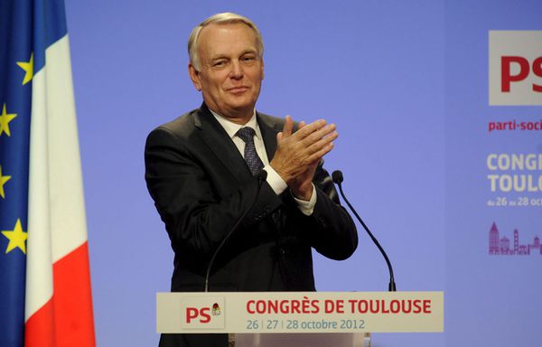 Ayrault-Le-Premier-ministre-a-promis-de-maintenir-le-cap-ju.jpg