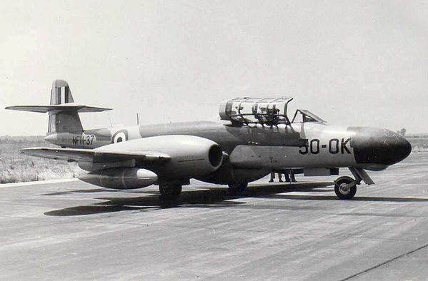 Photo 2 Gloster Meteor NF11-37-Photo PEYRE H[1] WEB