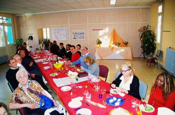 NOEL-Repas-personnes-seules-Paroisse-25-decembre 004