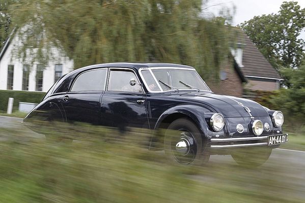 tatra_t77a-aerodinamic_limousine_1977_103.jpg