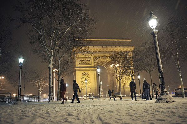 snow-covered-Champs-Elyse-004