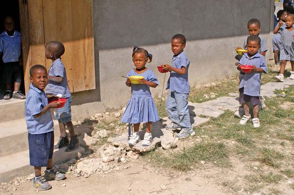 Haiti_Kinder_Nahrung_down-copie-1.jpg