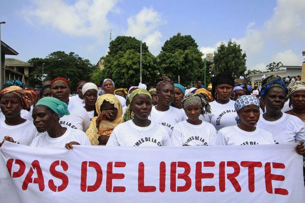 sem13juih-Z19-Le-peuple-reclame-justice-Abidjan-Cote-d-Ivoi.jpg