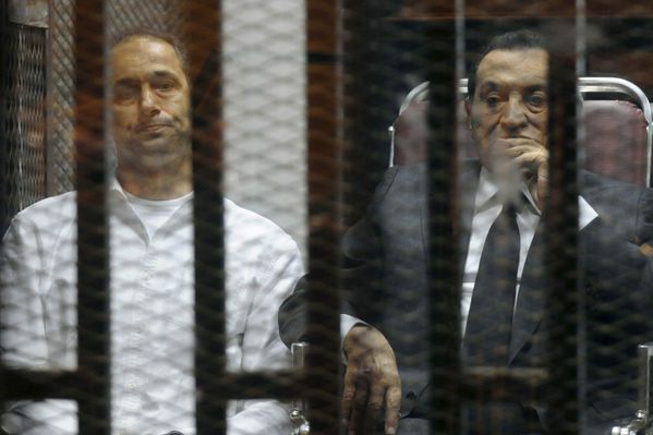 sem14maii-Z13-Moubarak-et-ses-fils-condamnes-a-la-prison.jpg