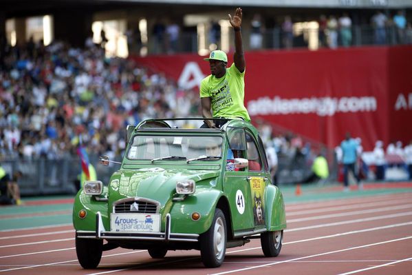 sem13julc-Z25-Usain-Bolt-arrive-En-2CV-stade-de-France.jpg