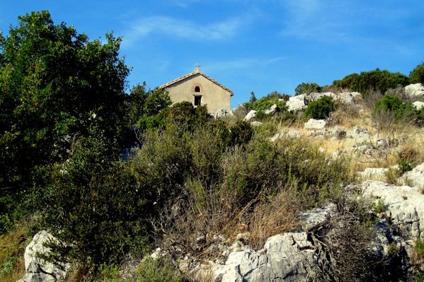 AQ09 - Chapelle isolée