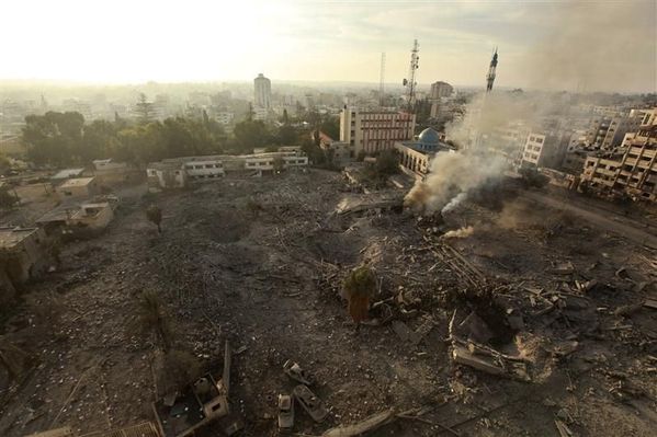 Les ruines des immeubles gouvernementaux donnent un apercu de la violence de l'agression israélienne sur la Bande de Gaza depuis l'assasinat ciblé Ahmed Al-Jaabari le 14 novembre 2012 - Une trêve est intervenue le 21 novembre à 21 heures ( heure locale)Gaza md0.libe.com