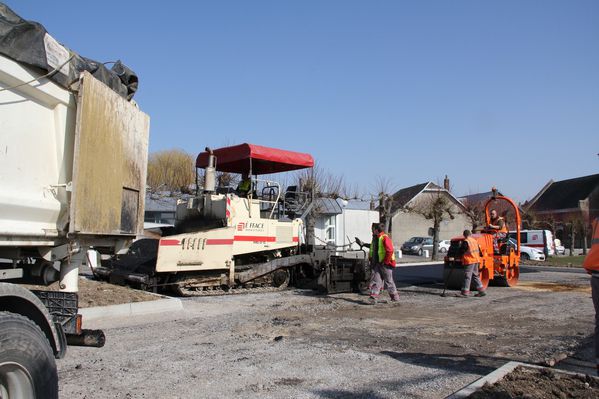 08 Mars, finition du parking de la place