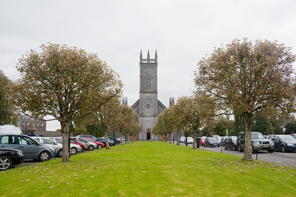 1280px-Tuam_Cathedral_of_the_Assumption_2009_09_14.jpg