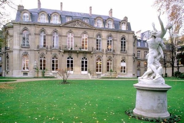 92374_1319720742_hotel-de-villeroy-facade-jardin_629x420p.jpg