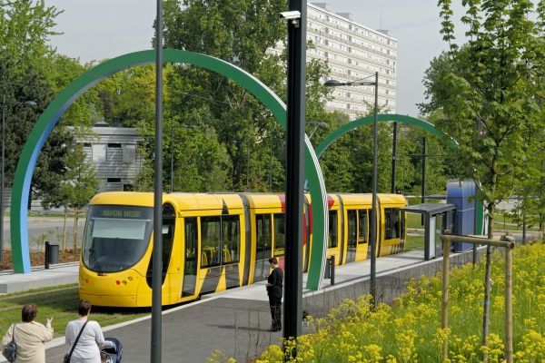 Buren-Daniel--arches-du-tramway-de-Mulhouse.jpg