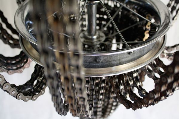 Recycled-Bicycle-Chandeliers-by-Carolina-Fontoura-copie-1.jpeg