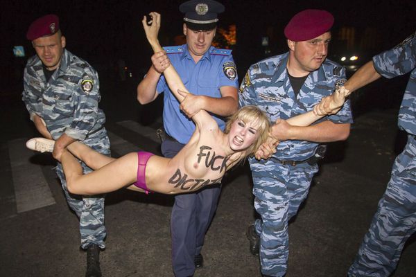 sem13juih-Z21-femen-action-Kiev-Ukraine.jpg