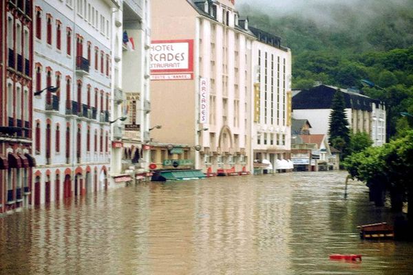 sem13juii-Z3-Lourdes-apres-le-deluge-inondations