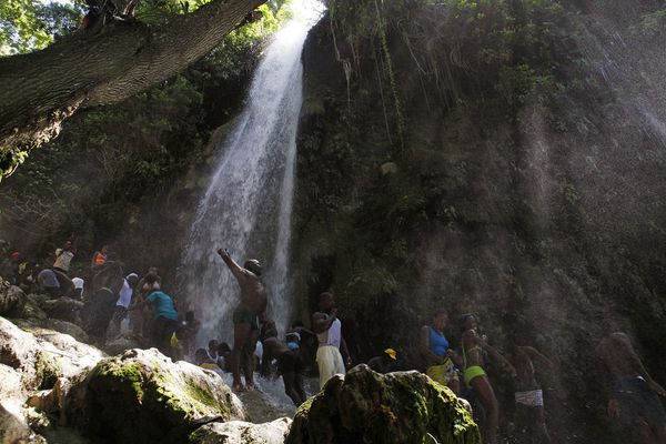 sem13julh-Z5-Saut-d-eau-Haiti-cascade.jpg