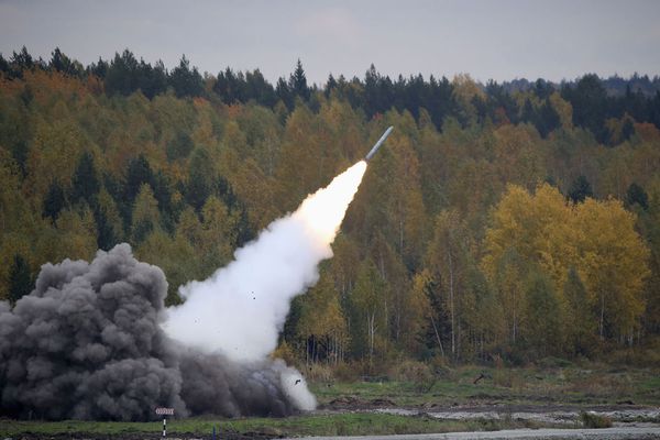 sem13sepk-Z16-Demonstration-missile-Smerch-Russia-arms-Expo.jpg