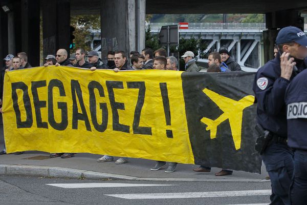 sem13octe-Z20-La-banderole-de-la-haine-Lyon.jpg