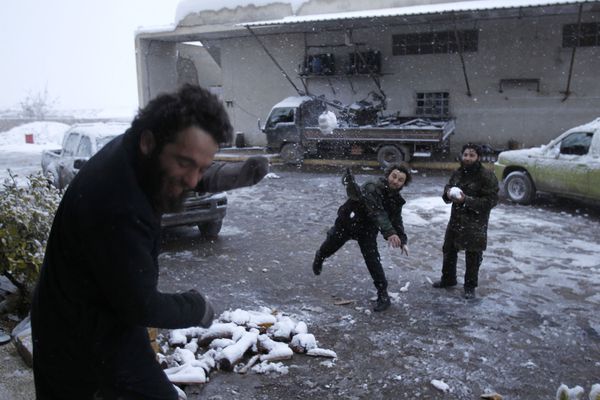 sem13decf-Z4-Bataille-inoffensive-boules-de-neige-Alep-Syri.jpg