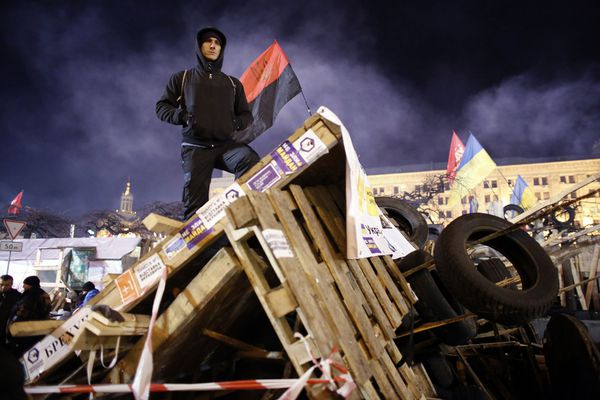 sem13decg-Z5-kiev-Ukraine-manifestants-ne-lachent-rien.jpg