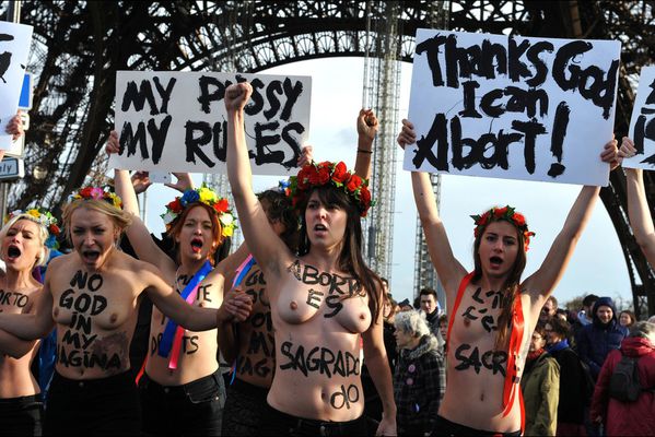 sem14feva-Z17-Femen-Paris-soutien-aux-espagnols-pour-IVG.jpg