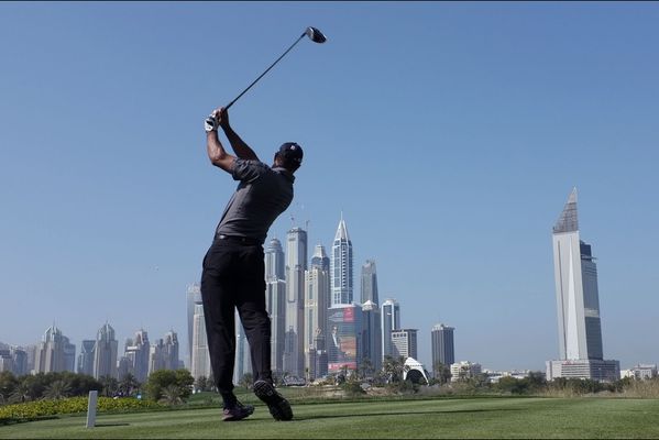sem14jann-Z16-Sacre-decor-Tiger-Woods-golf-Emirats-arabes-u.jpg