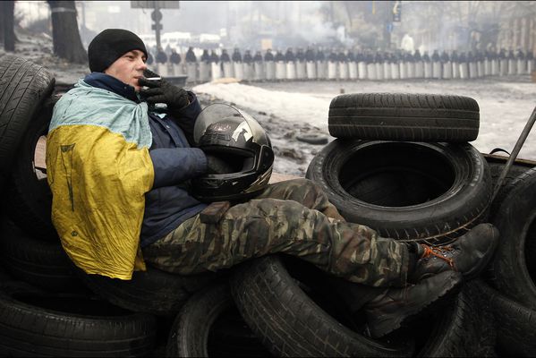 sem14feve-Z2-Petite-pause-barricade-Kiev-Ukraine.jpg
