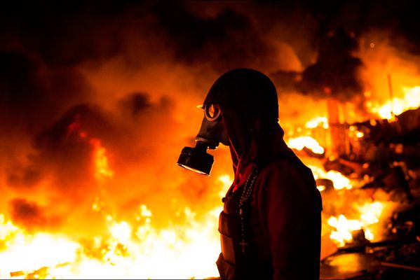 sem14fevi-Z9-prisonnieres-des-flammes-Kiev-Ukraine.jpg