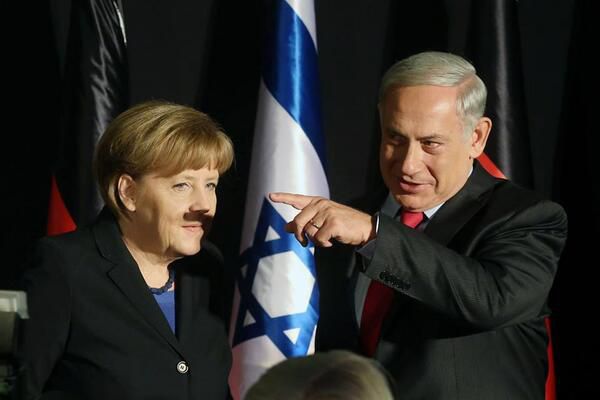 sem14fevk-Z18-embarrassante-photo-angela-merkel-en-Israel.jpg