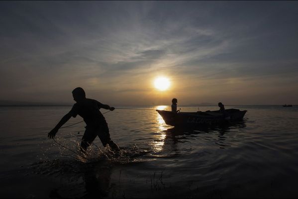 sem14marh-Z16-Silhouette-lac-Xolotlan-Nicaragua.jpg