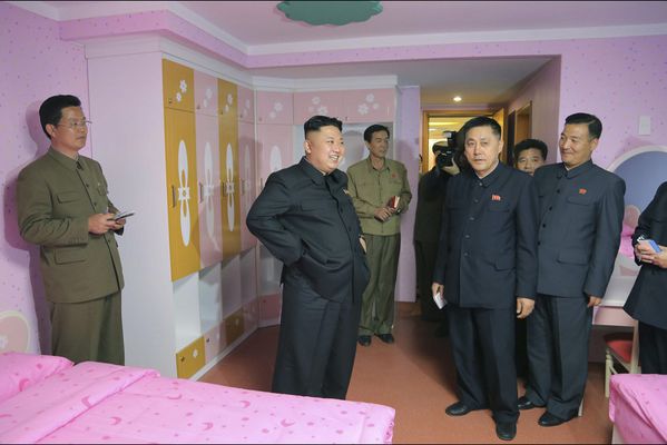 sem14avrj-Z12-En-visite-Kim-Jong-un-Coree-du-nord.jpg