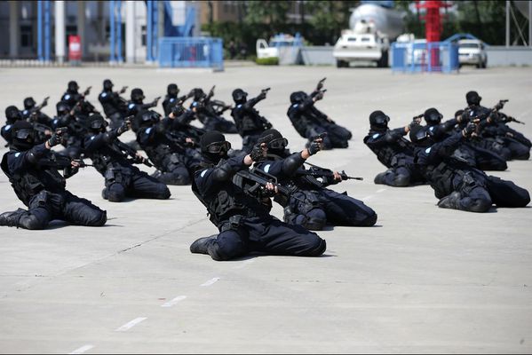 sem14maia-Z17-En-action-policiers-chinois-entrainement-avan.jpg