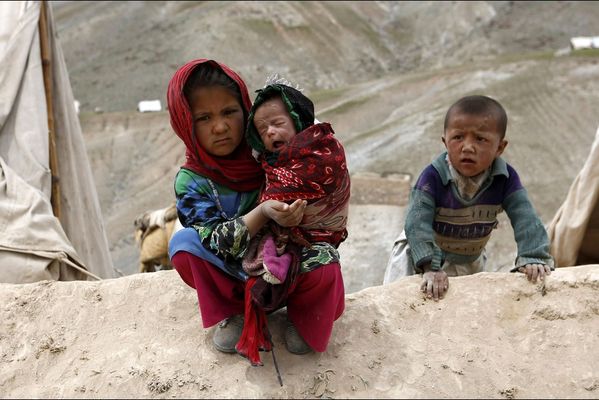 sem14maic-Z10-apres-le-glissement-terrain-meurtrier-Afghan.jpg