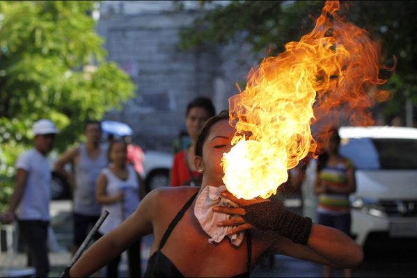 sem14maig-Z12-Chaud-devant-festival-sainte-Rita-Manille-Phi.jpg