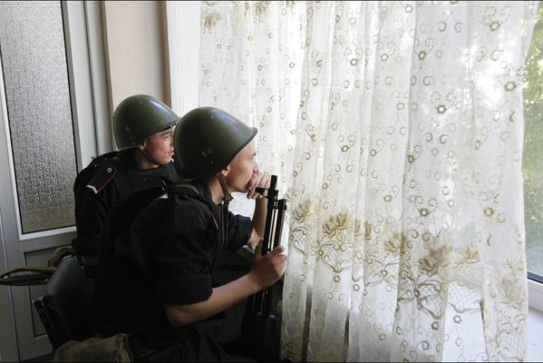 sem14maih-Z6-Surveillance-femmes-militaires-Ukraine.jpg