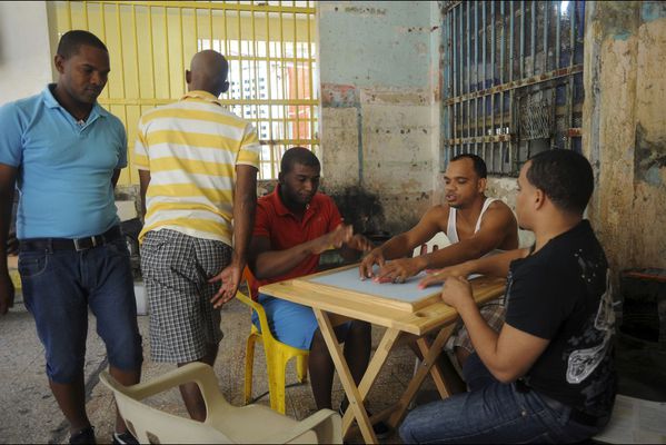 sem14maii-Z16-Pour-tuer-le-temps-prison-republique-Dominica.jpg
