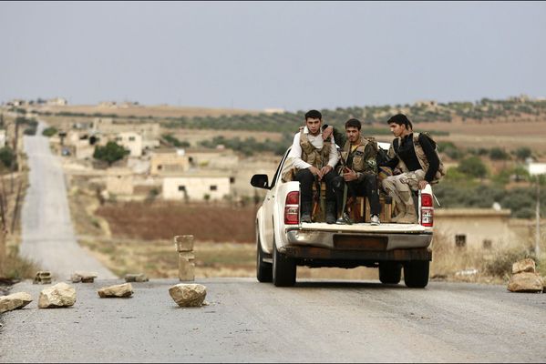 sem14maii-Z19-Sur-la-route-armee-syrienne-libre.jpg