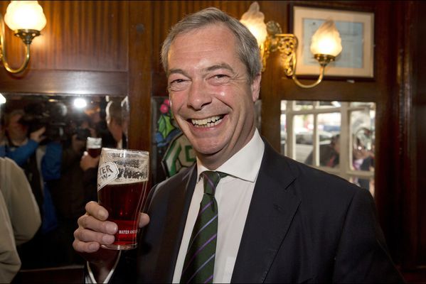 sem14maik-Z10-La-biere-de-la-victoire-Nigel-Farage-UKIP-Lon.jpg