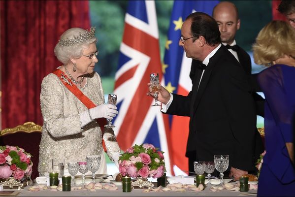 sem14juic-Z13-Diner-d-etat-a-l-Elysee-pour-Elizabeth-II.jpg