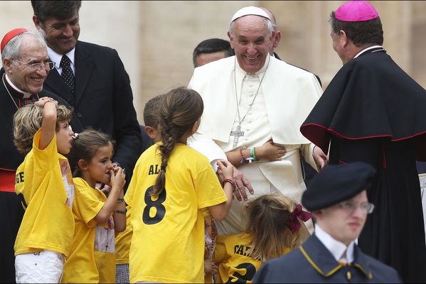 sem14juik-Z2-pape-Francois-Souriant-audience-Vatican.jpg