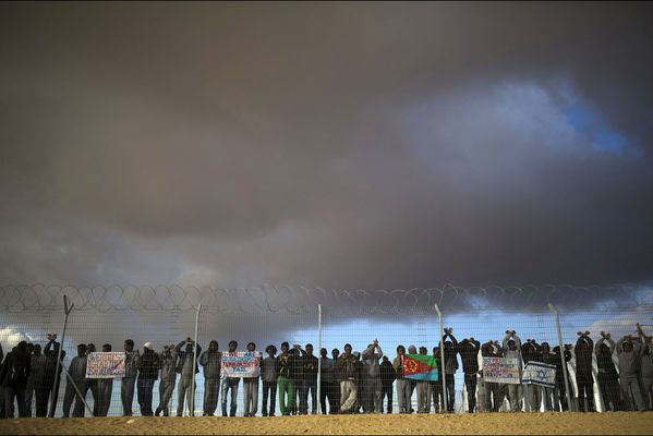sem14juil-Z15-prisonniers-du-desert-Holot-Israel.jpg