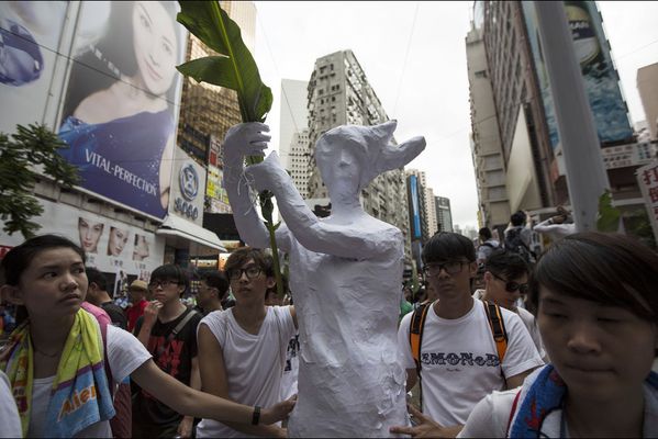 sem14julb-Z8-Marche-pour-la-democratie-Hong-Kong.jpg