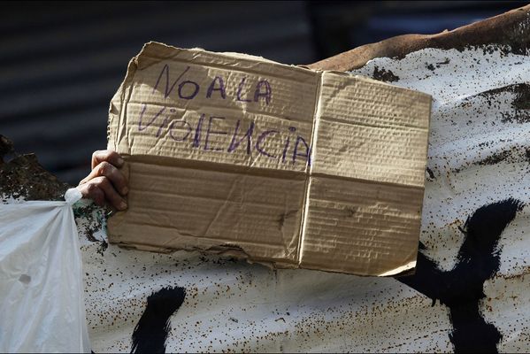 sem14juln-Z11-Non-a-la-violence-Guatemala-city.jpg